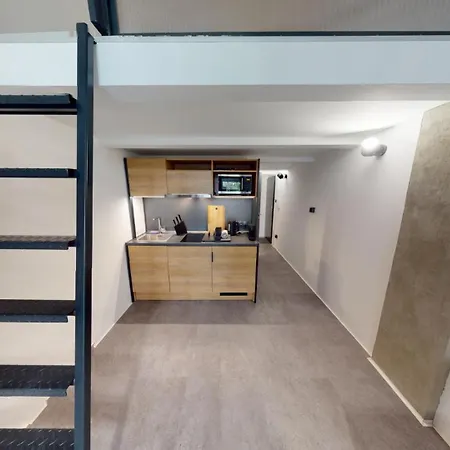 In 015 Apartment *